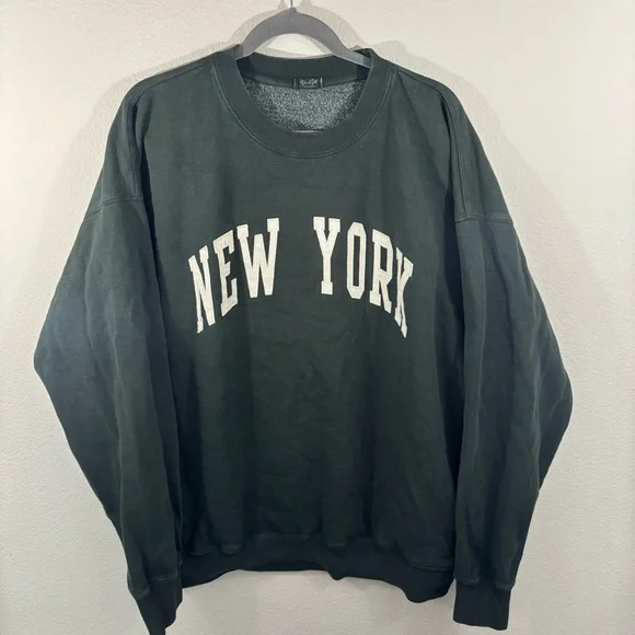 Brandy Melville John Galt Green Crewneck Sweater New York Baggy Oversized Casual - Picture 1 of 14